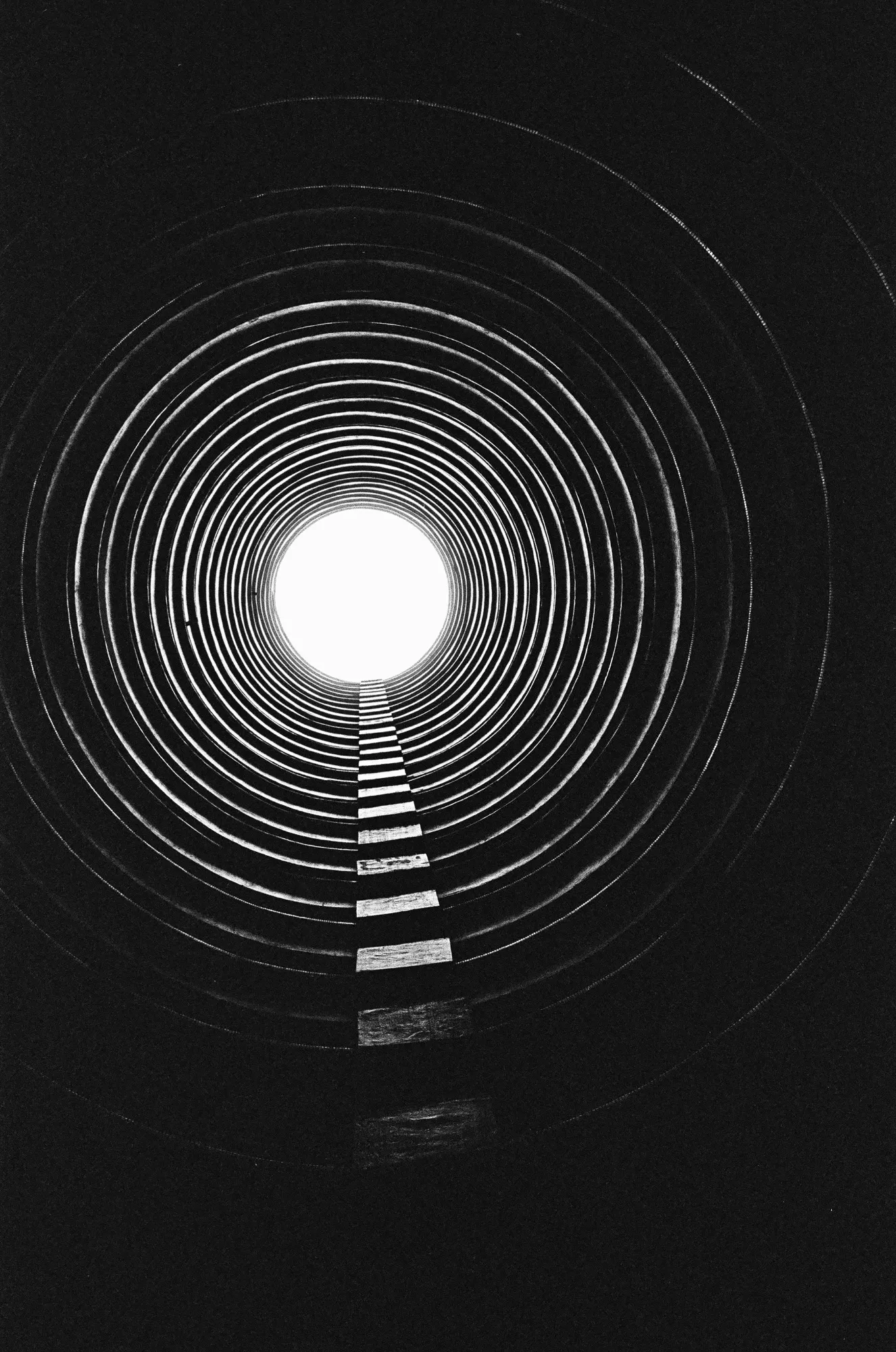 Between Alignments photograph, Hong Kong, China · 2015