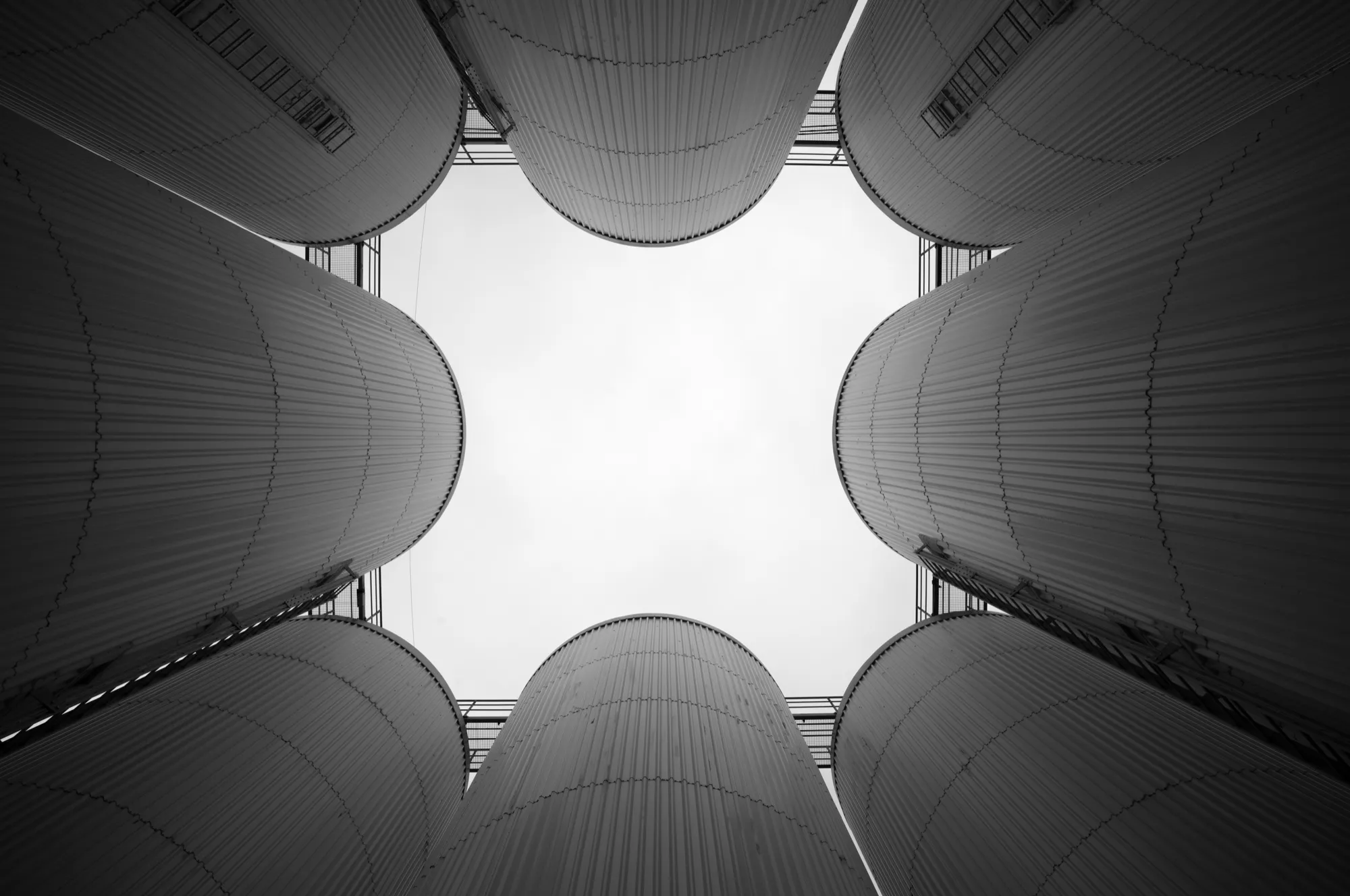 Between Alignments photograph, Hong Kong, China · 2023