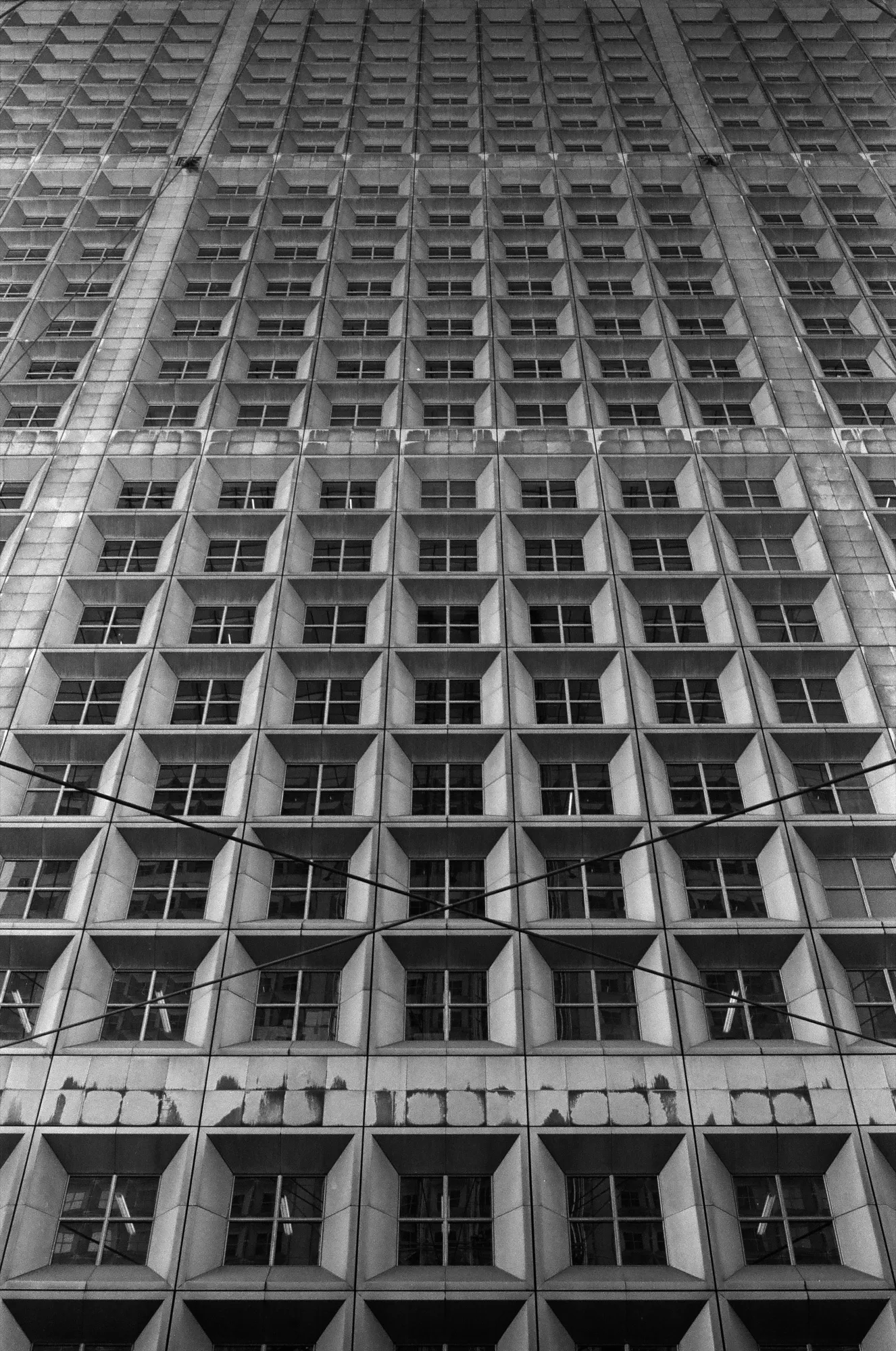 Between Alignments photograph, Paris, France · 2014