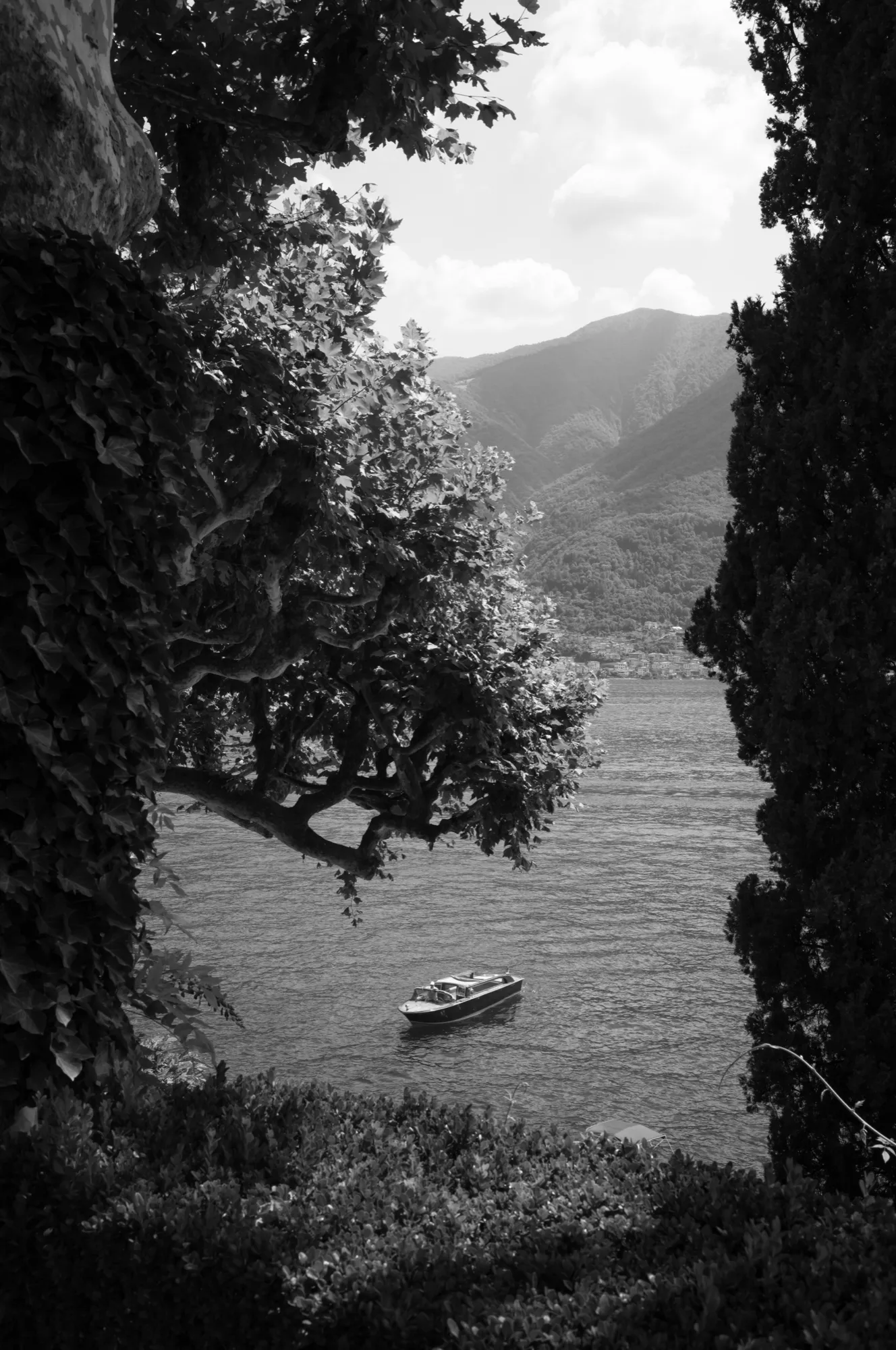 Sea Level photograph, Lake Como, Italy · 2024